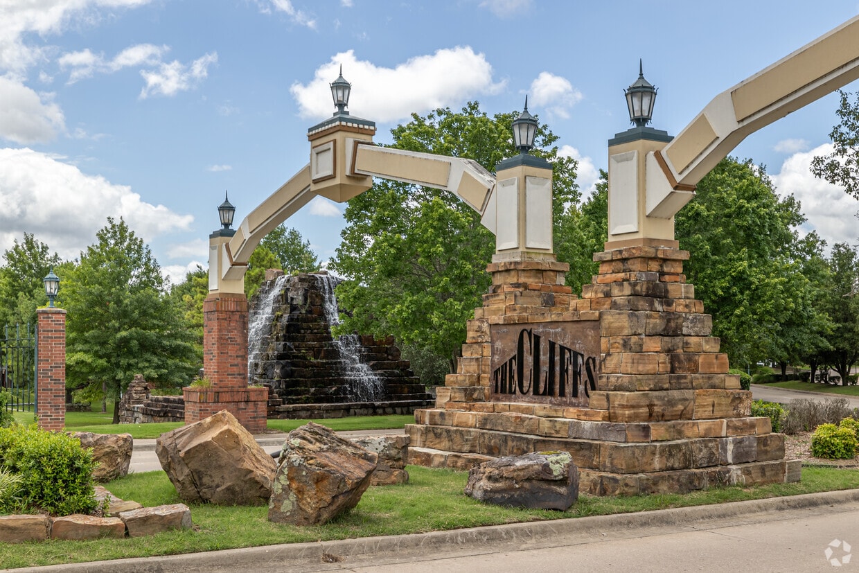 The Cliffs Apartments in Fayetteville, AR