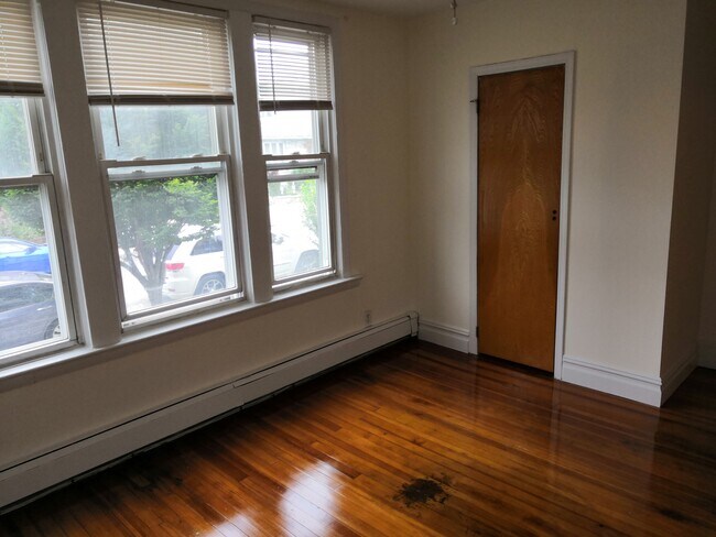 Foto del edificio - 19 Hawthorne Ave