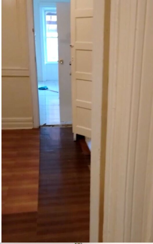 Building Photo - 214 Lincoln Ave