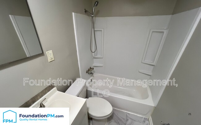 Building Photo - 123 Eastview Dr