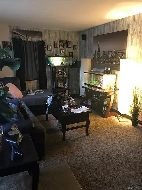 Foto del edificio - 802 Uhrig Ave