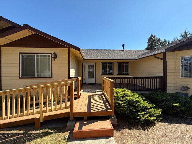 Building Photo - CHECK OUT THIS BEAUTIFUL HOME IN BOYD ACRE...