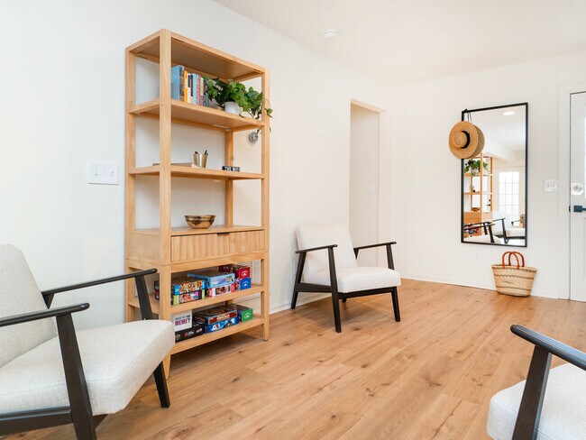 Foto del edificio - 4315 Hickory Nut Pt