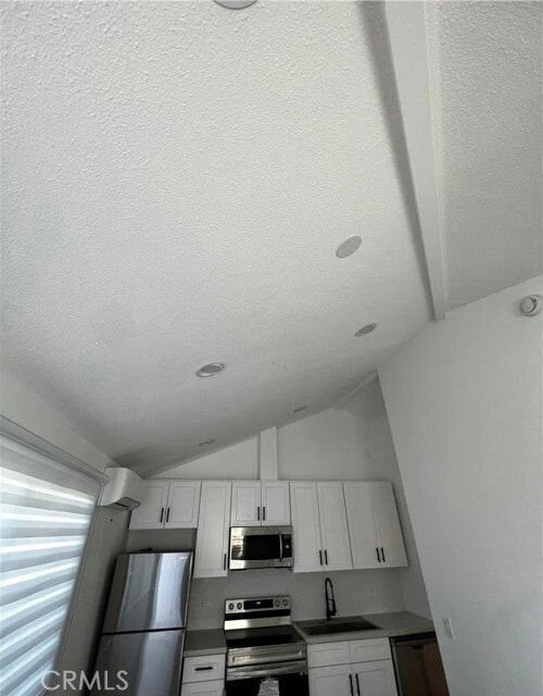 Foto del edificio - 8159 McNulty Ave
