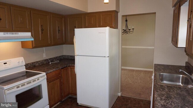Building Photo - 17 Birch Ln