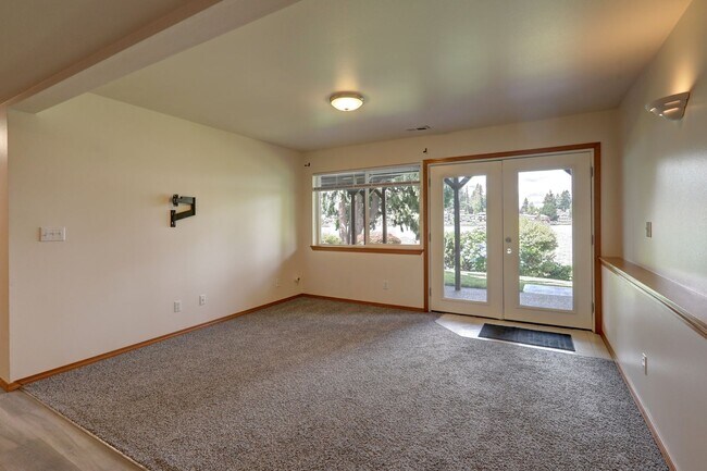 Foto del edificio - Lake Tapps Shared Home | Private 1 Bed, 1 Bath Unit Available
