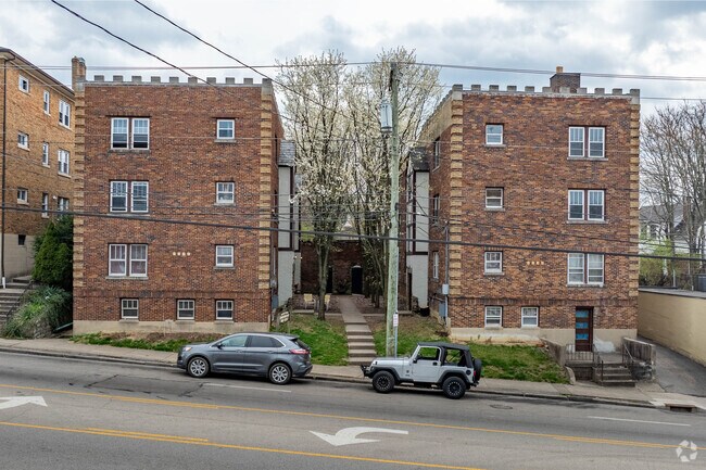 Foto del edificio - 5132-5136 Montgomery Rd