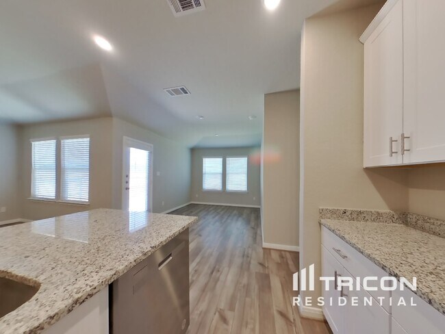 Foto del edificio - 13698 Paxton Blvd