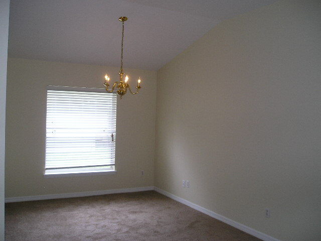 Foto del edificio - CENTRALLY LOCATED!