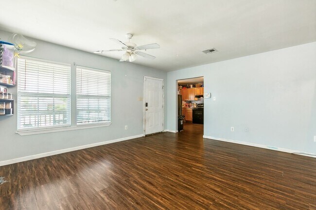 Foto del edificio - 4619 Wilson Ave