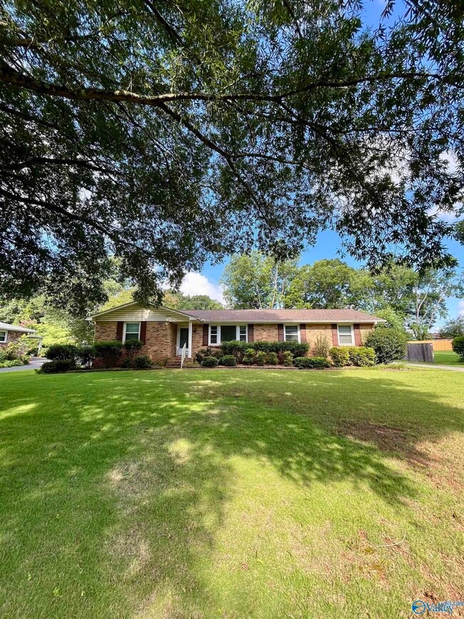 Building Photo - 415 Harolds Dr NW