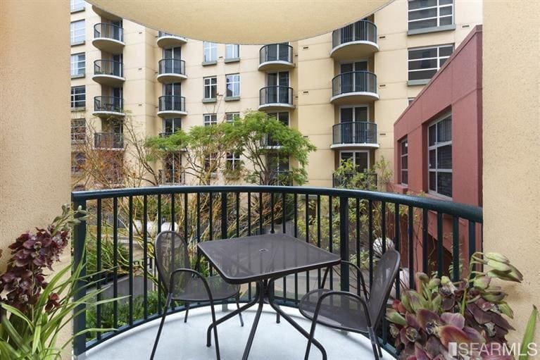 balcony - 1800 Washington St