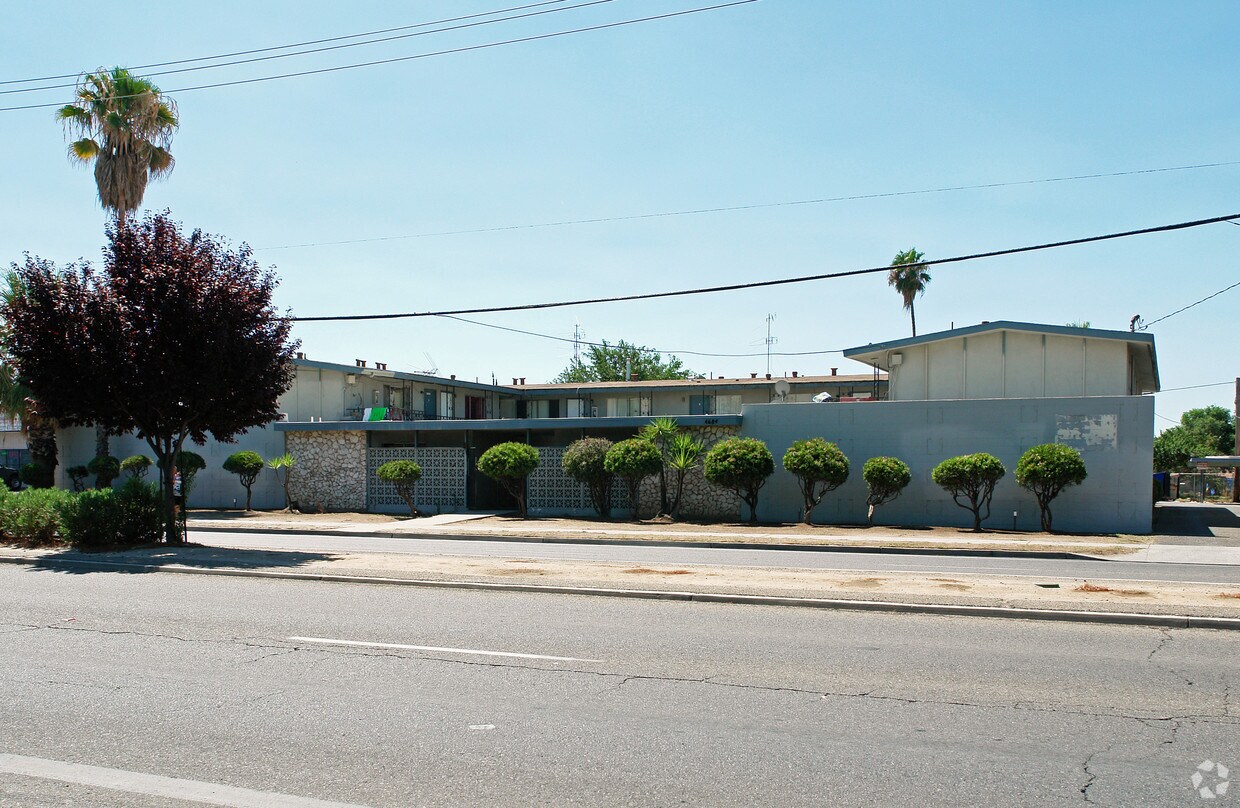 Building Photo - 4684 E Shields Ave