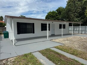 Building Photo - 2803 SW 21st St
