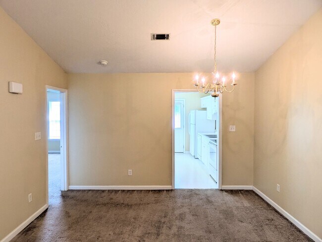Building Photo - 407 Flowing Creek Dr