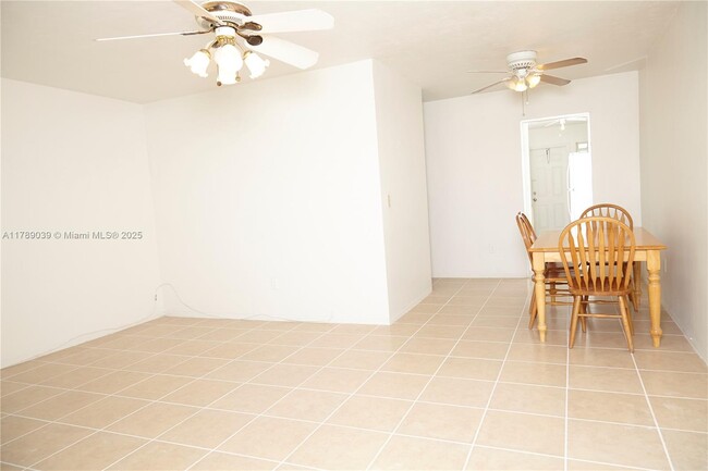 Foto del edificio - 1471 NE 170th St