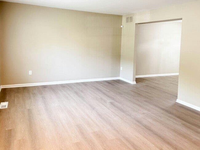 Building Photo - 9242 Woodcreek Ct