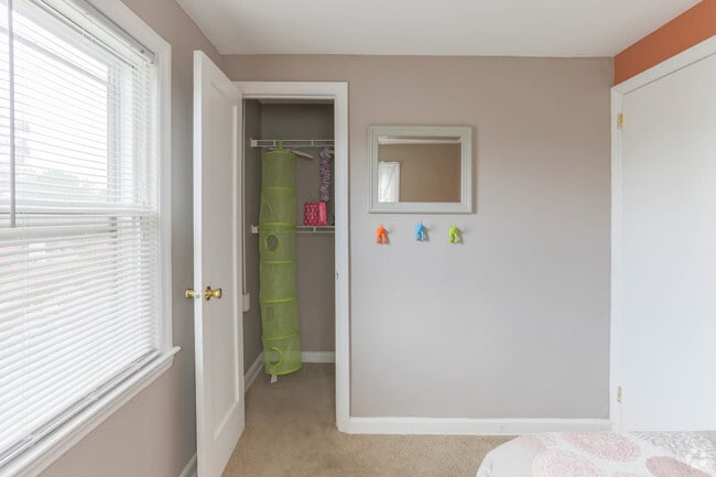 2BR, 1BA - 659 SF - Day Village Townhomes