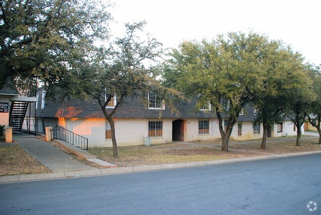 Building Photo - 5511-5515 Beaty St