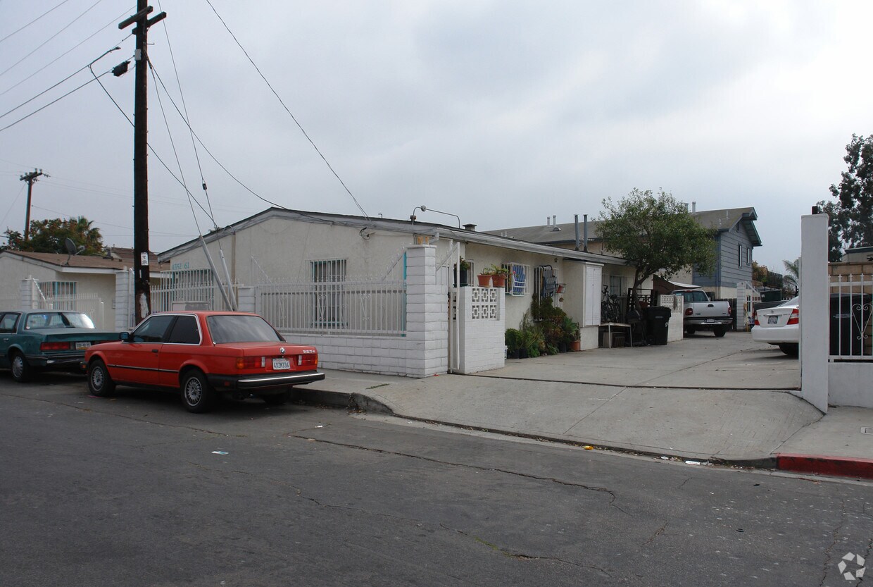 Primary Photo - 4351-4361 Olive St