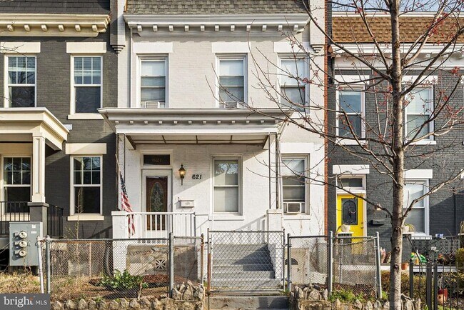 Foto del edificio - 621 Kenyon St NW