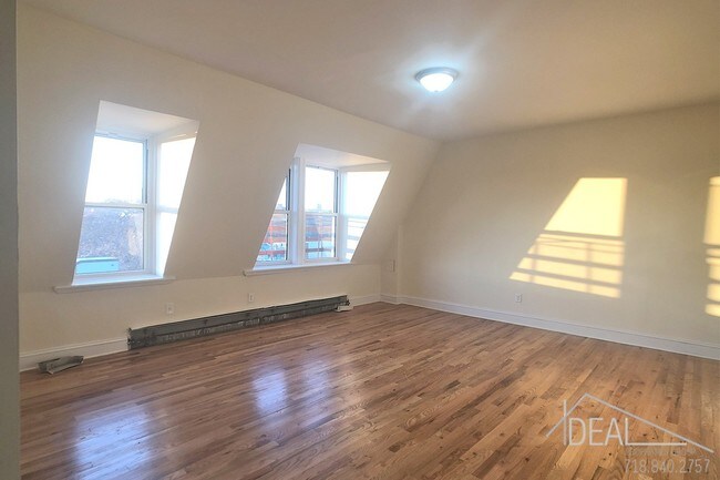 Foto del edificio - 356 Grand Ave