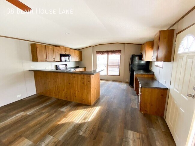 Foto del edificio - 38 Blair House Ln