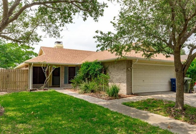 Building Photo - 2337 Woodway Dr