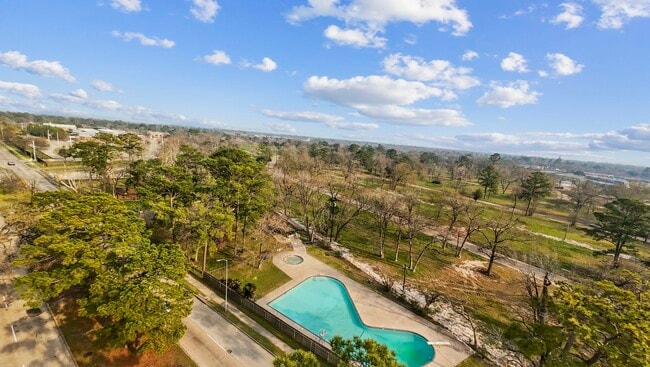 Building Photo - 4444 Victory Dr