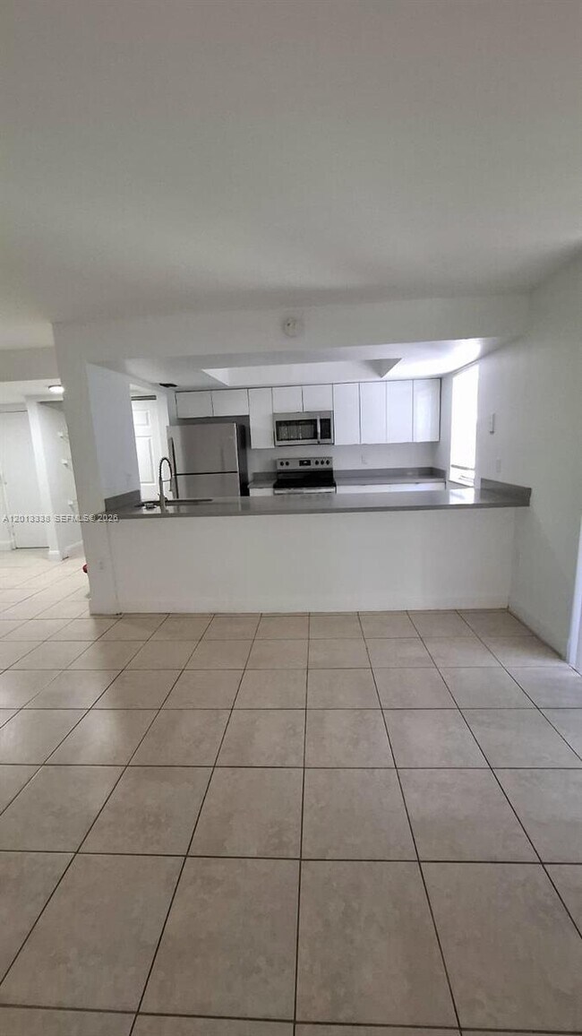 Foto del edificio - 16220 NW 2nd Ave