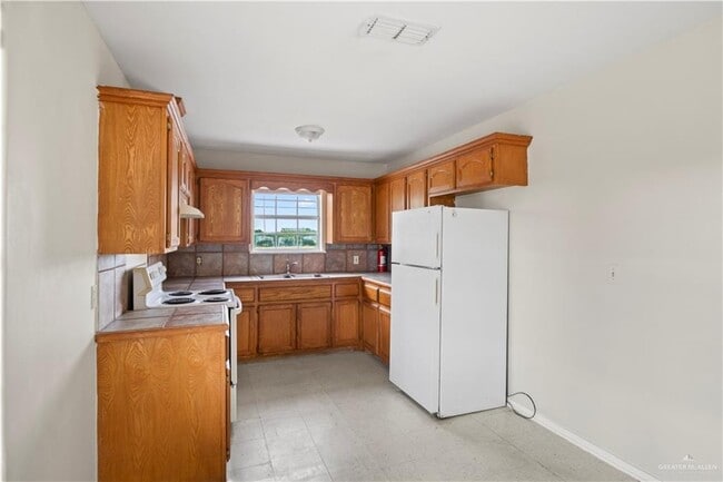 Building Photo - 800 W Javelina Dr