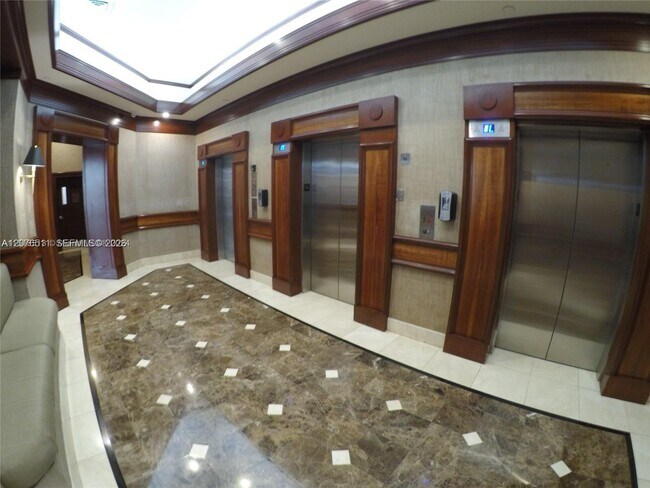 Building Photo - 20185 E Country Club Dr