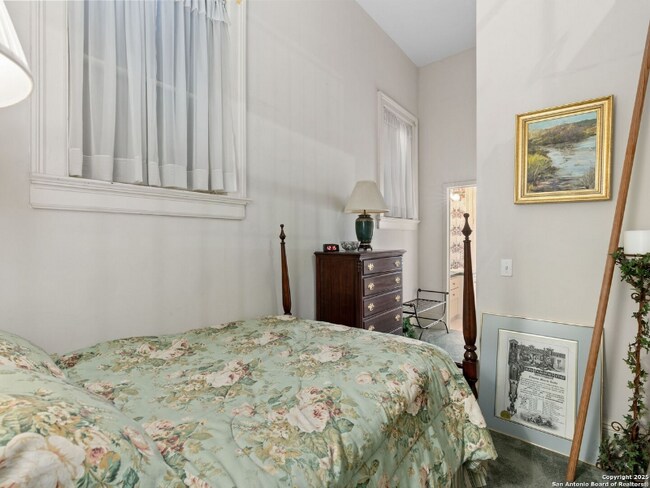 Foto del edificio - 211 N Presa St