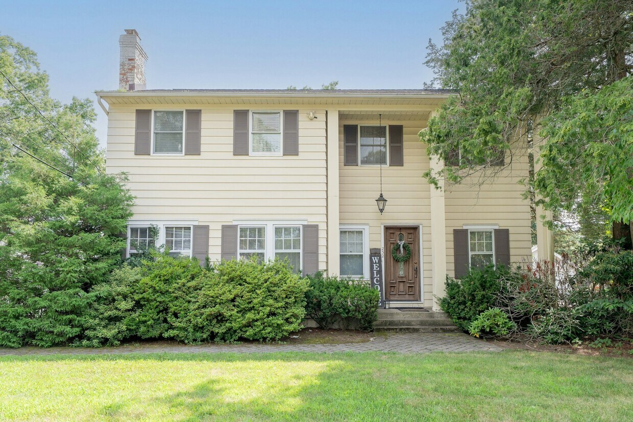 Foto principal - 232 W Midland Ave