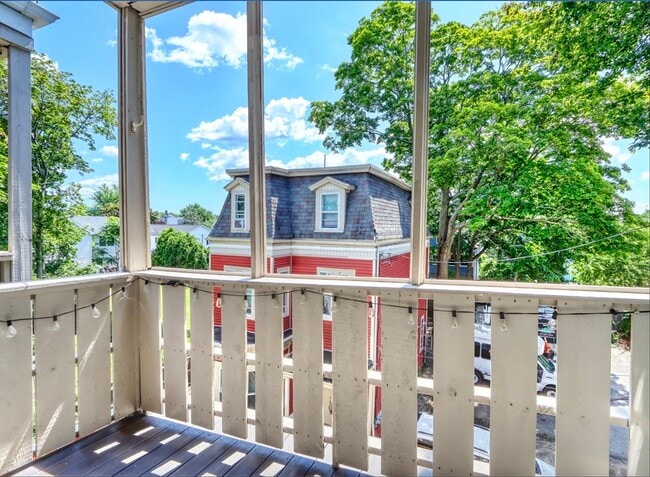 Building Photo - 14 Holton St