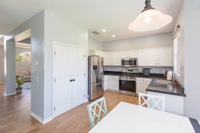 Building Photo - Wesley Chapel 4 Bed, 2.5 Baths + Loft, Poo...