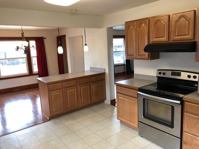 Building Photo - 821 E Liberty Ave