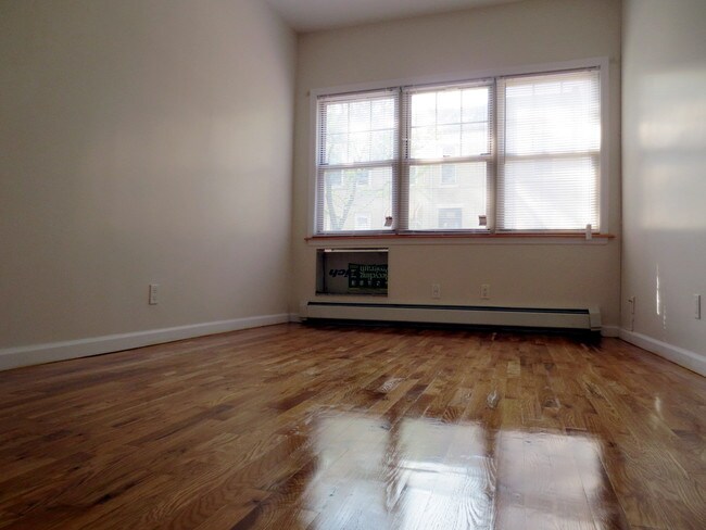 Building Photo - 1624 Summerfield St
