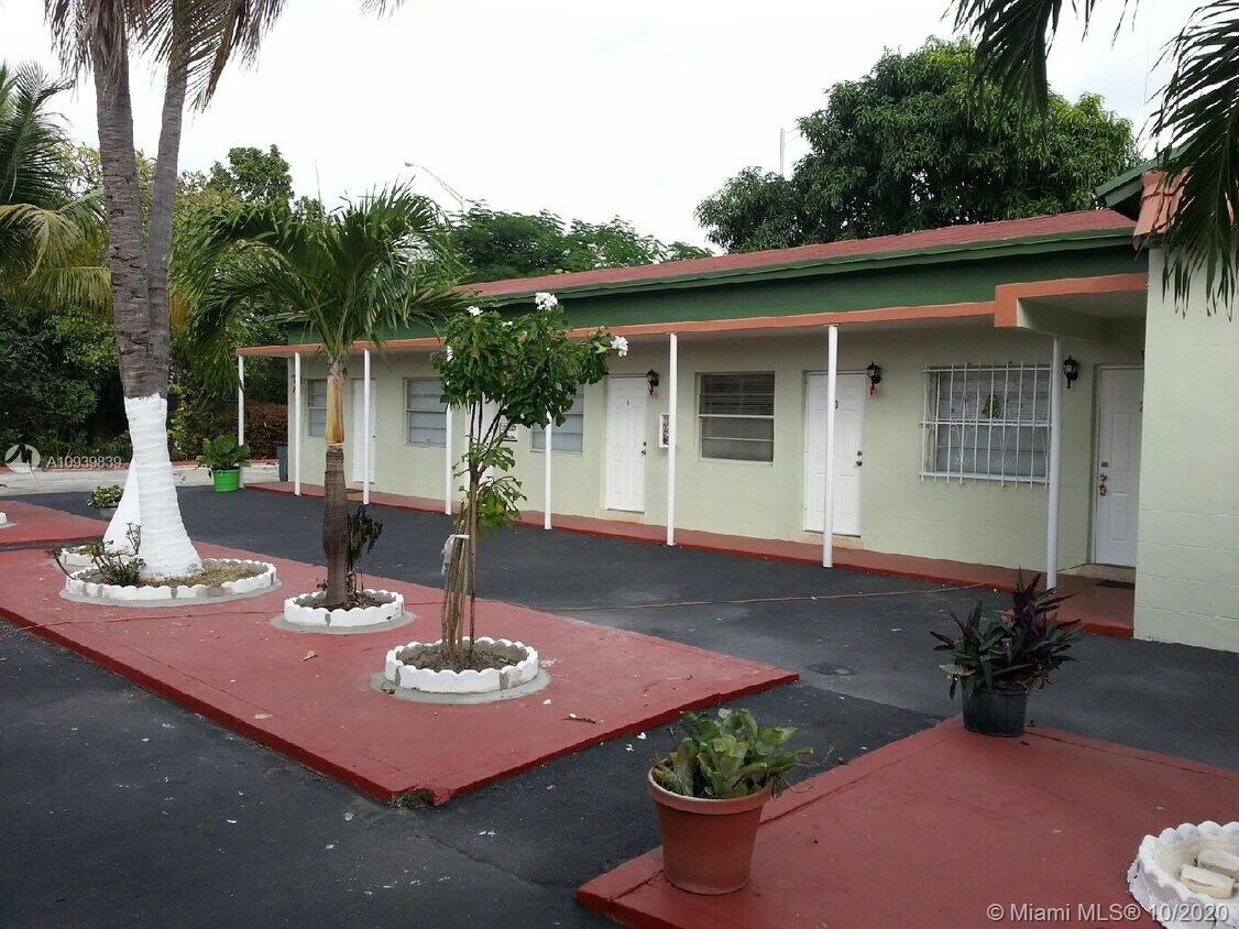 Primary Photo - 645 NW 32nd St