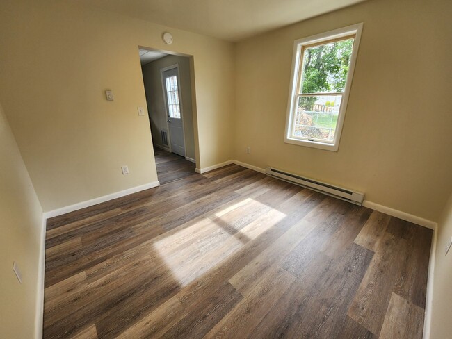 Foto del edificio - 383-385 Tolbert Avenue