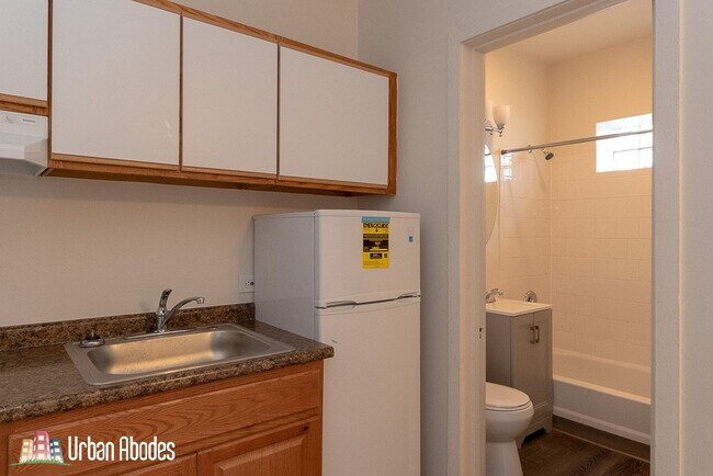 Foto del edificio - 3959 W Irving Park Rd