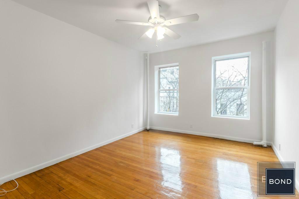 Foto principal - 403 W 54th St