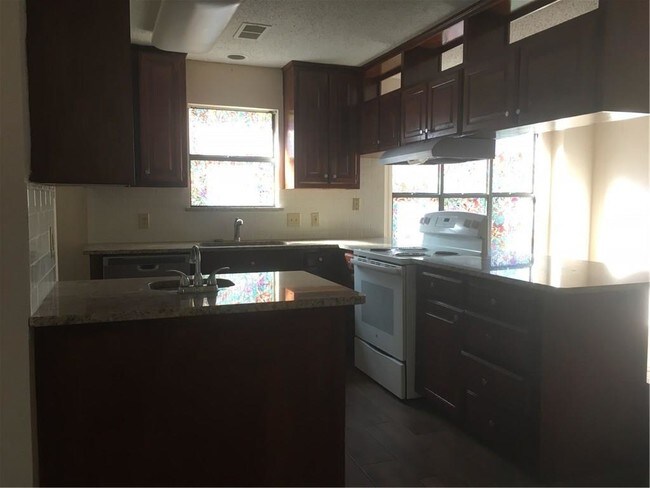 Foto del edificio - 3302 Ridge Oak Dr