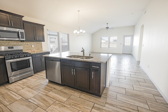 Building Photo - 1020 Indigo Sky St