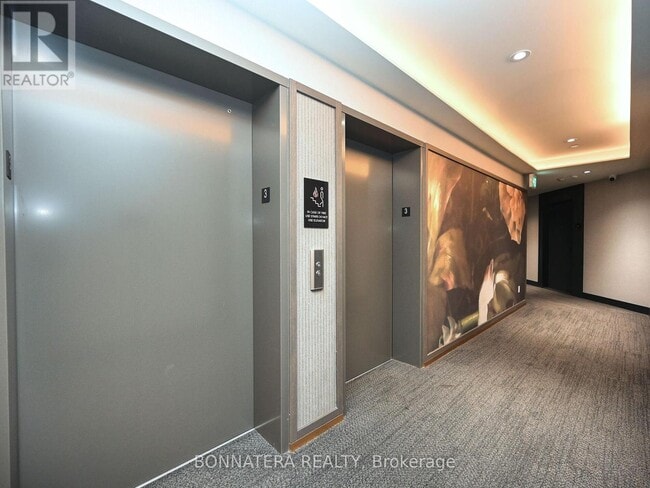 Building Photo - 405 Dundas St W