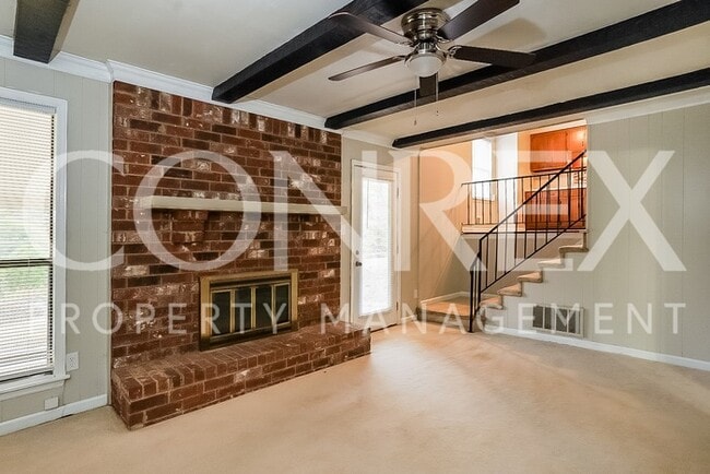 Building Photo - Unique 4 Bedroom with 2 Master Suites