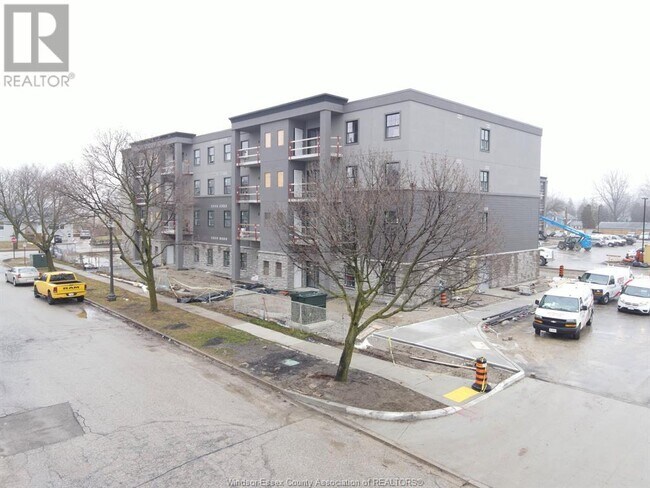 Building Photo - 207 Brock St