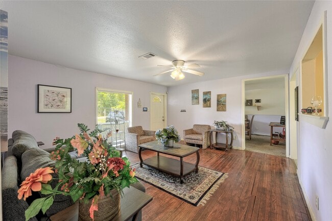 Building Photo - 3627 Thistle St