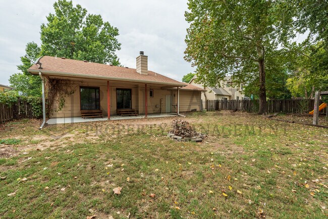 Building Photo - 1524 N Covington St