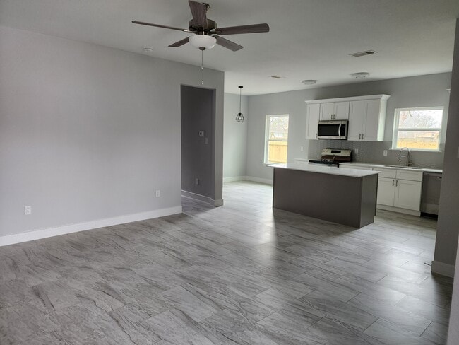 Sala de estar/cocina - 6116 Trescon Dr